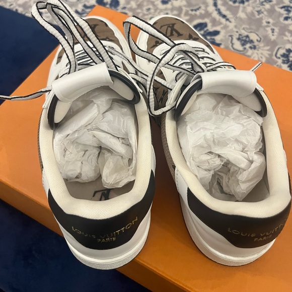 Authentic Louis Vuitton monogrammed sneakers Size 7UK 9 US. Like new! Beautiful! - Picture 7 of 12